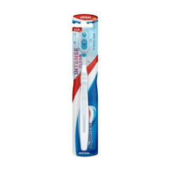 Aquafresh Intense Clean Toothbrush with Medium Bristles - Medium